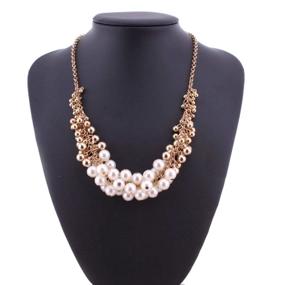 🆕 White Pearl Statement Necklace